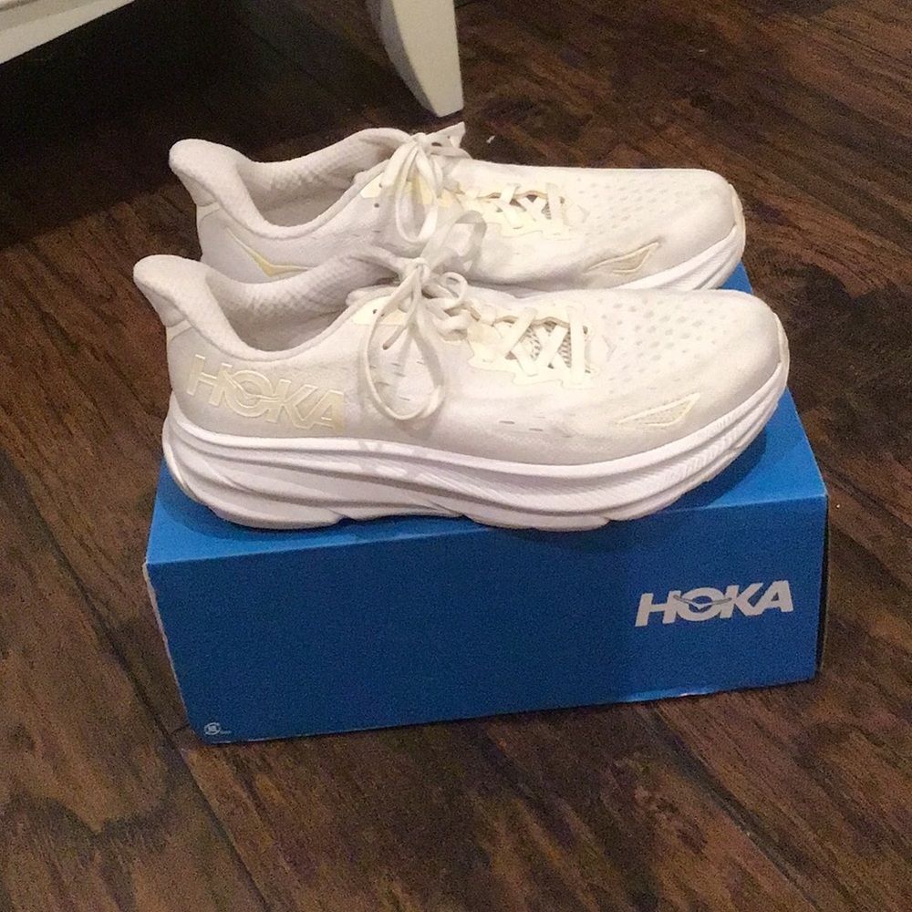 White Hoka Clifton 9 size 9.5 B